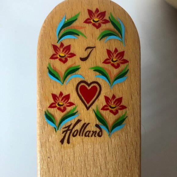 Decorative Dutch Delft Wooden Shoe Brush Holder and Brush Holland Floral Design - Picture 5 of 7